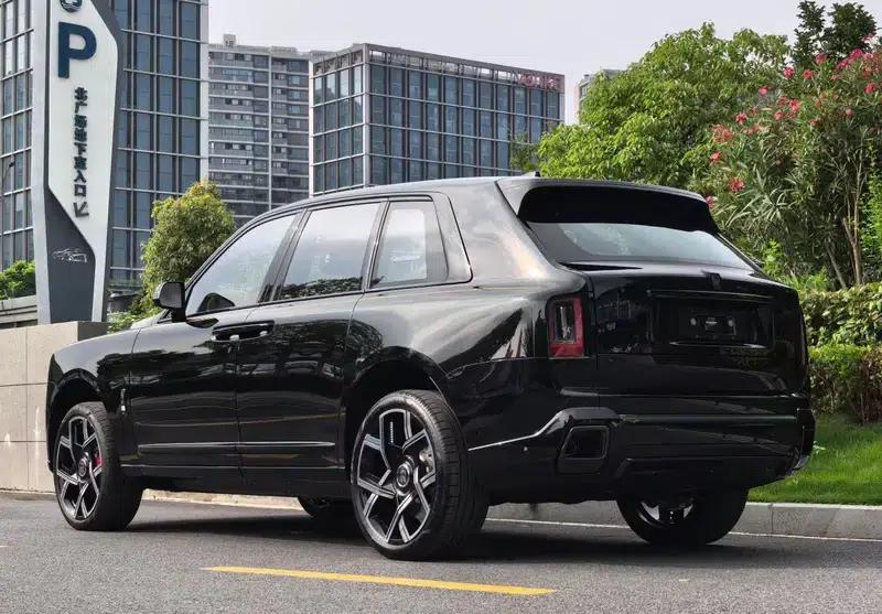 2025 Cullinan Series II Black Badge Disruptor — миниатюра 4
