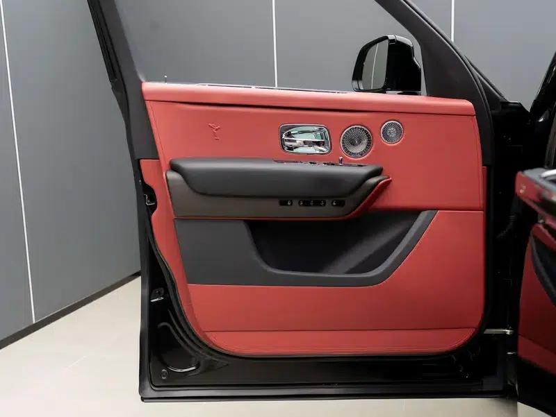 2018 Cullinan, four-seater version — миниатюра 10
