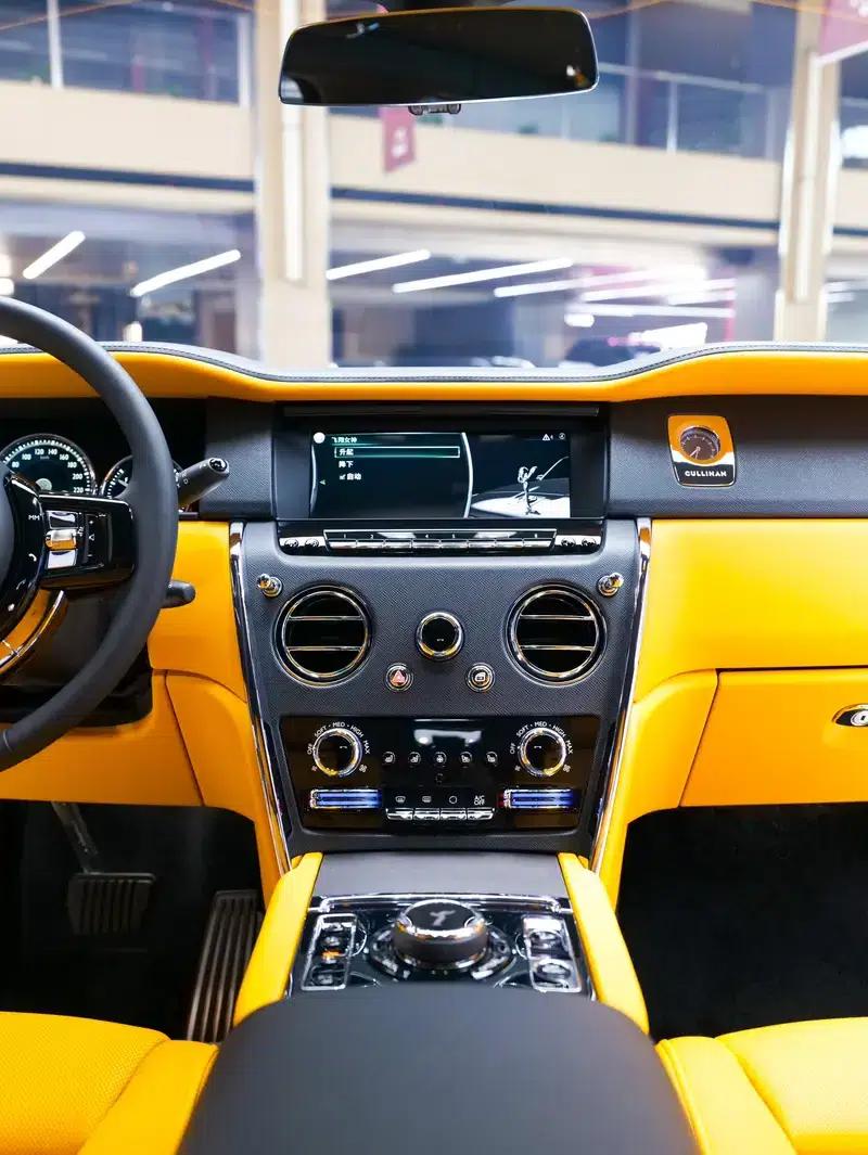 2022 Cullinan 6.7T Automatic AWD 4-seater — миниатюра 13