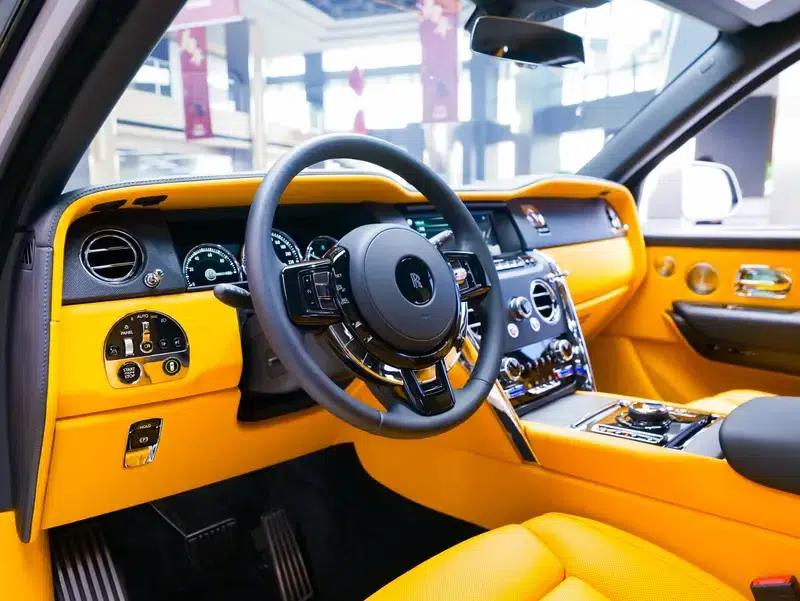 2022 Cullinan 6.7T Automatic AWD 4-seater — миниатюра 16