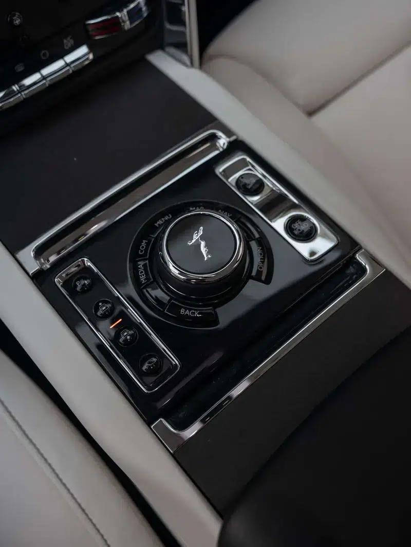 2018 Cullinan 5-seater — миниатюра 11