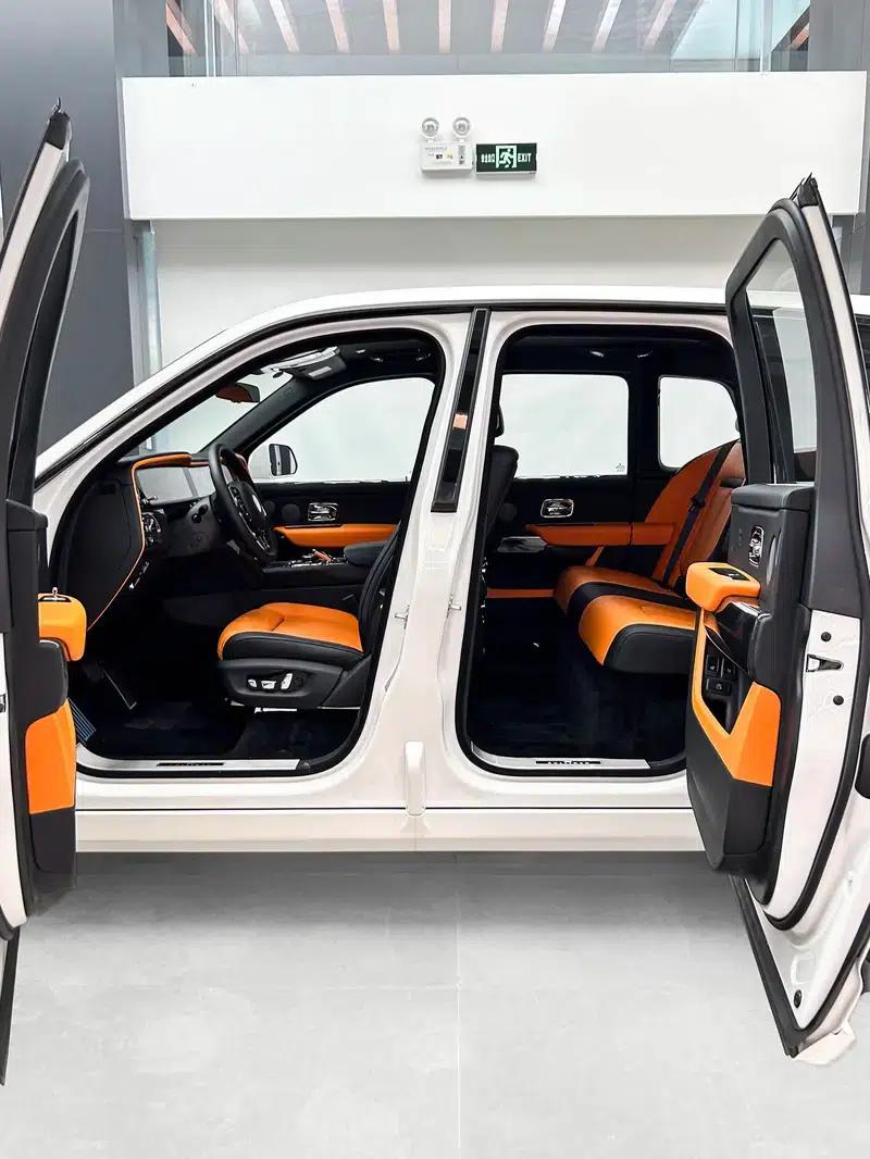 2025 Cullinan Series II Black Badge Disruptor — миниатюра 12