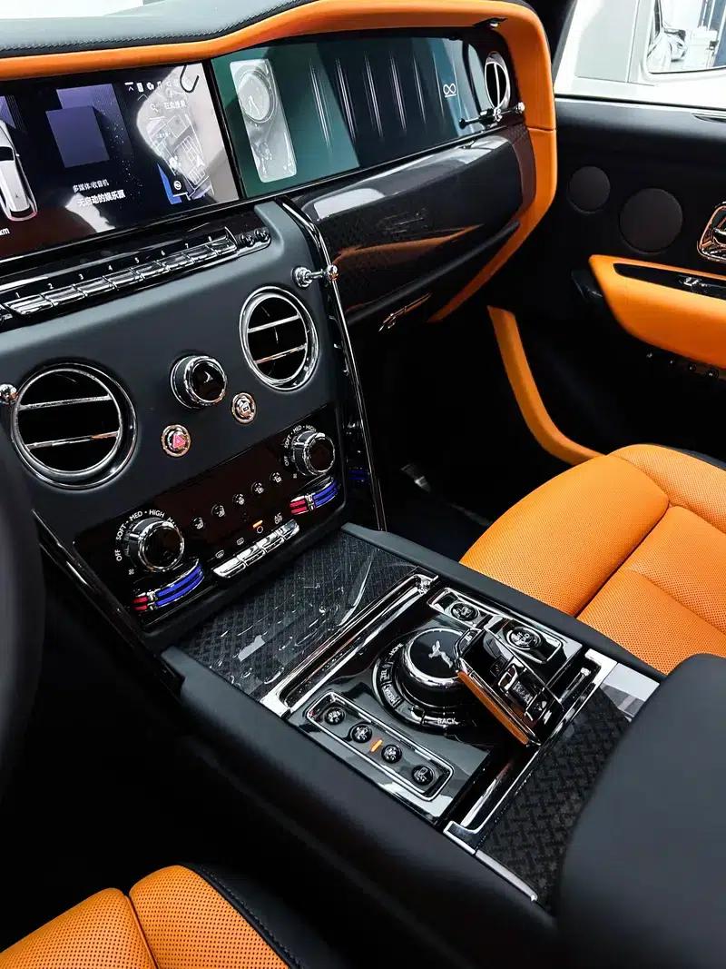 2025 Cullinan Series II Black Badge Disruptor — миниатюра 10