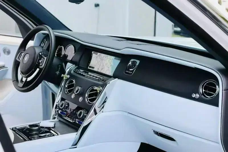 2018 Cullinan, four-seater version — миниатюра 4