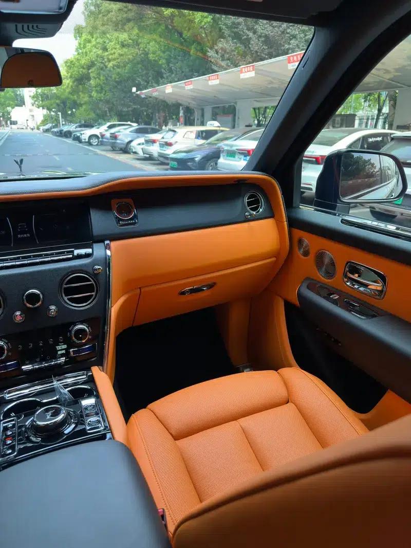 2024 Cullinan, four-seater version — миниатюра 12