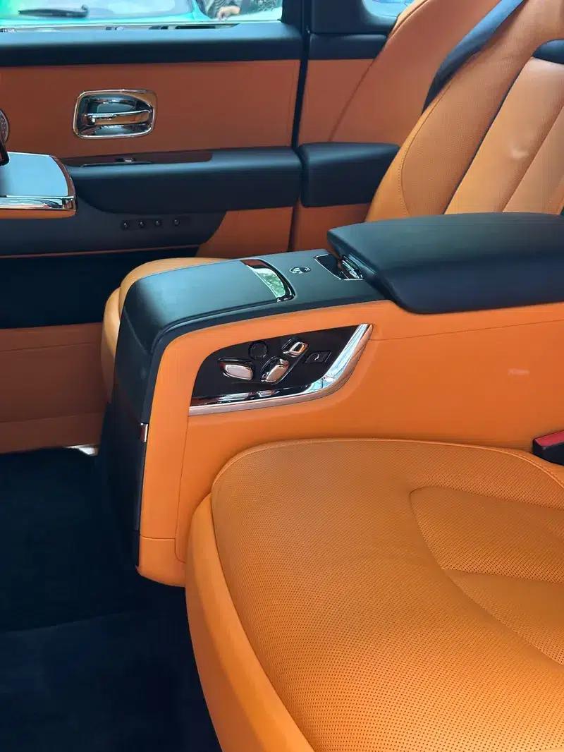 2024 Cullinan, four-seater version — миниатюра 15