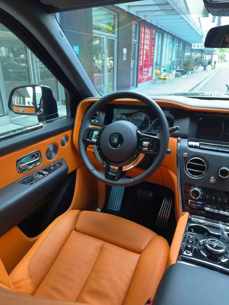 2024 Cullinan, four-seater version — миниатюра 20