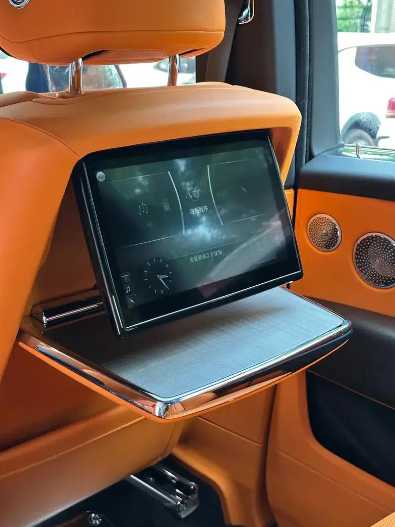 2024 Cullinan, four-seater version — миниатюра 8