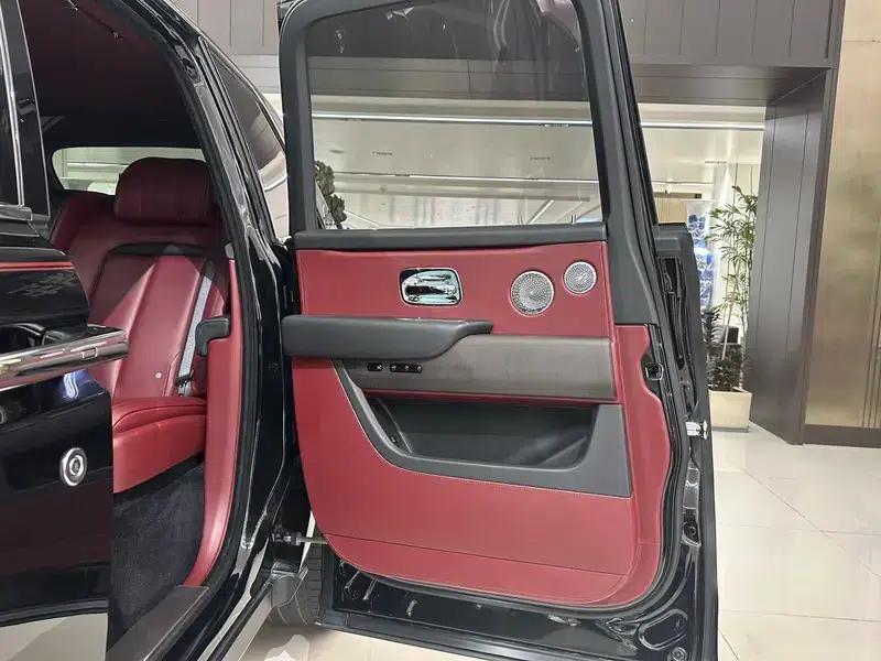 2018 Cullinan, four-seater version — миниатюра 24