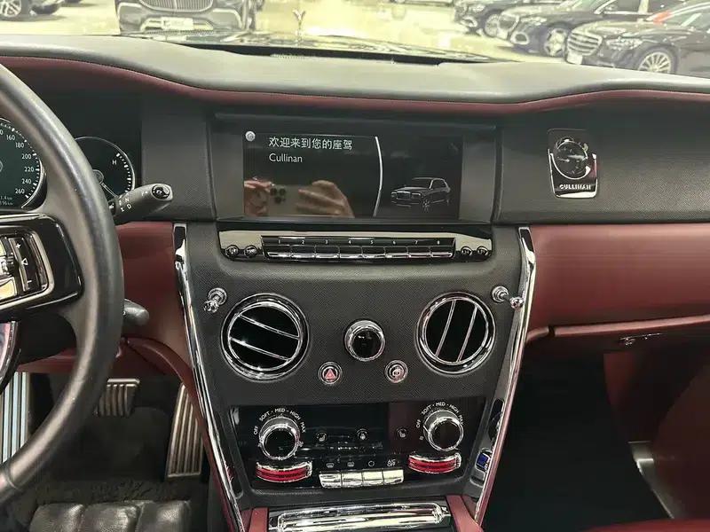 2018 Cullinan, four-seater version — миниатюра 10