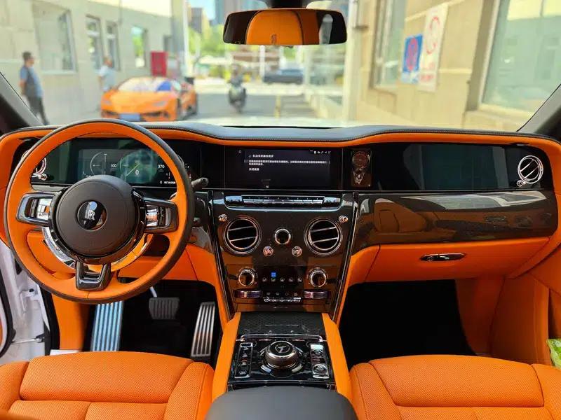 2025 Cullinan Series II Black Badge Disruptor — миниатюра 18