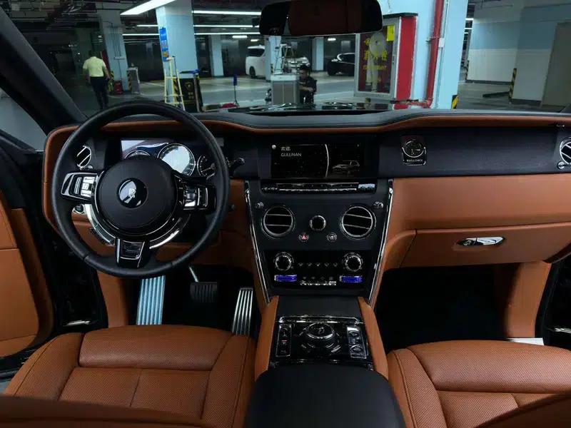 2018 Cullinan, four-seater version — миниатюра 10