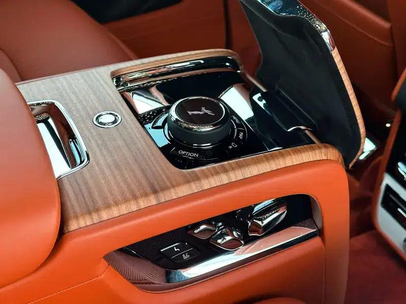 2024 Cullinan, four-seater version — миниатюра 15