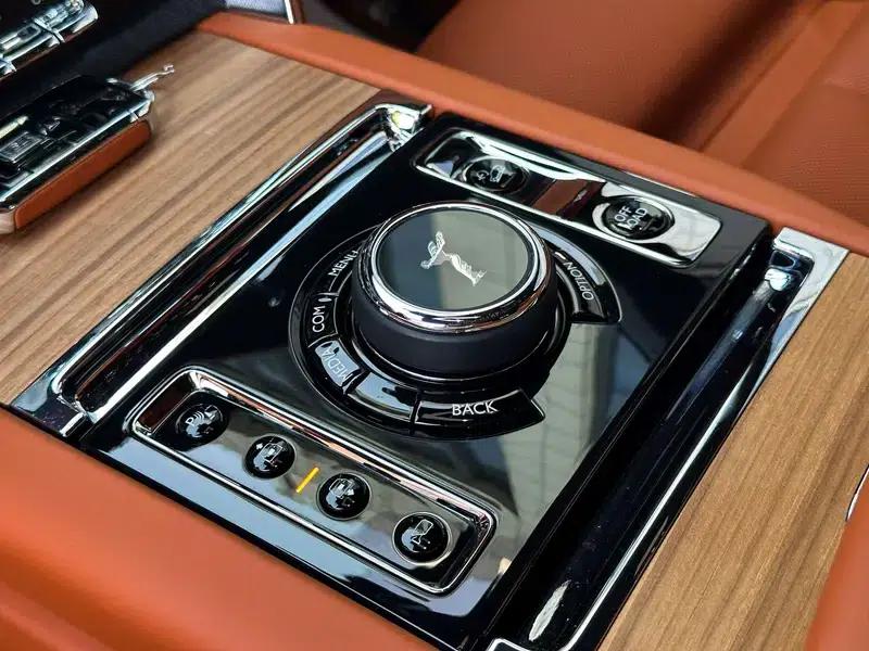 2024 Cullinan, four-seater version — миниатюра 21