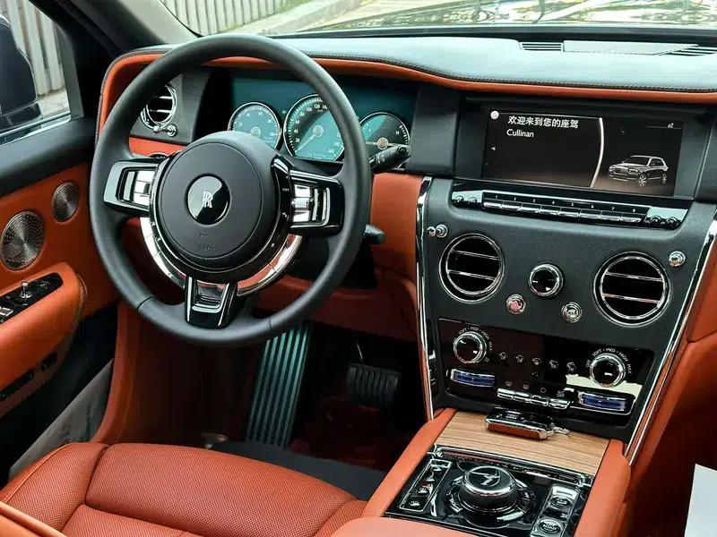 2024 Cullinan, four-seater version — миниатюра 24