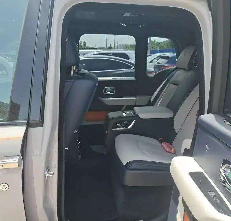 2018 Cullinan, four-seater version — миниатюра 9
