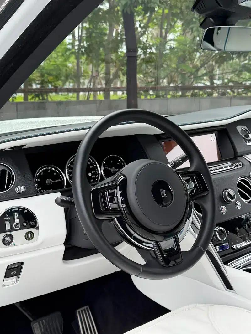 2018 Cullinan, four-seater version — миниатюра 10