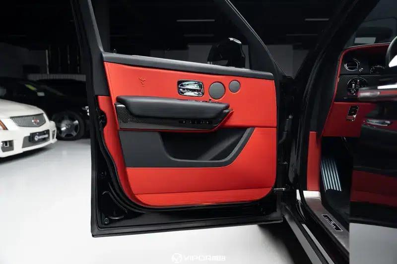 2020 Cullinan Black Badge — миниатюра 18