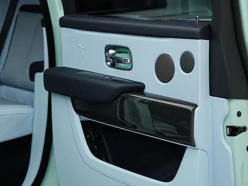 2022 Cullinan 6.7T Automatic 4WD 5-seater Parallel Import — миниатюра 19