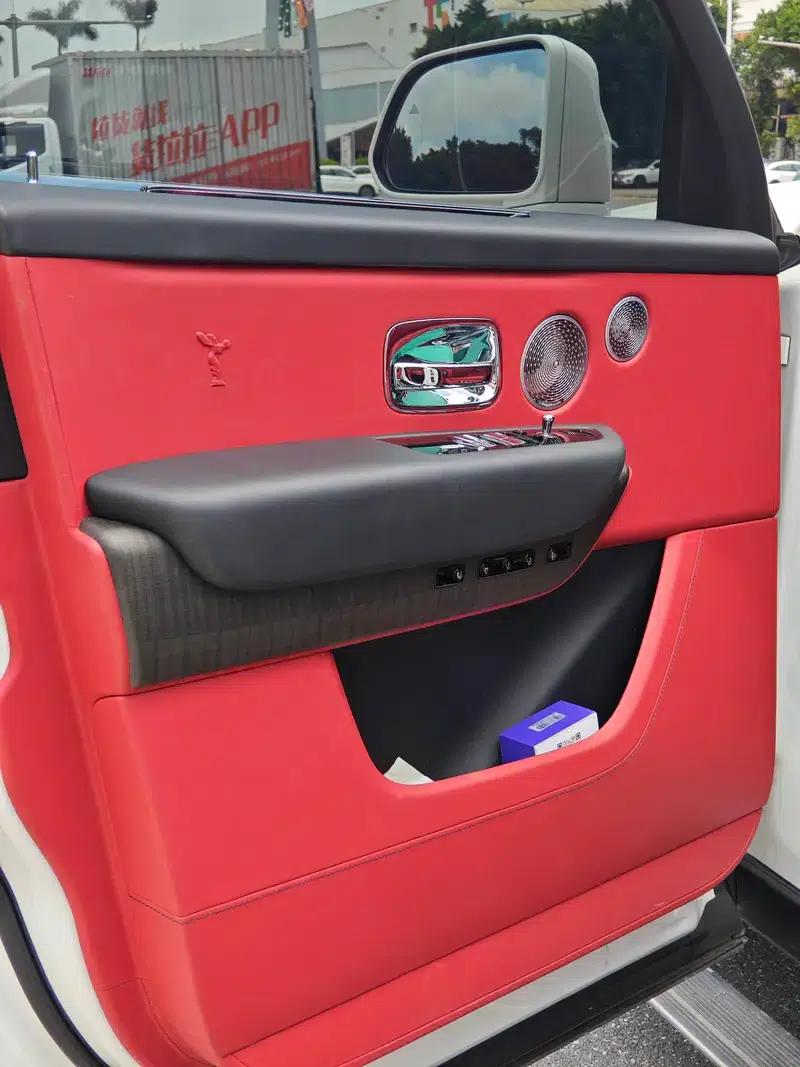 2018 Cullinan, four-seater version — миниатюра 12