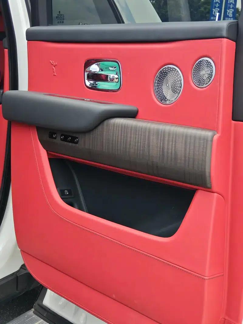 2018 Cullinan, four-seater version — миниатюра 14