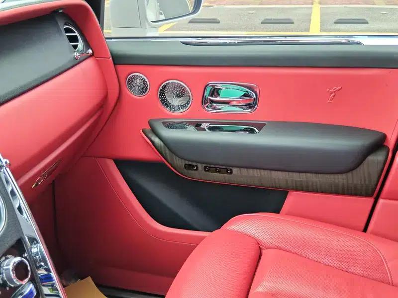 2018 Cullinan, four-seater version — миниатюра 16