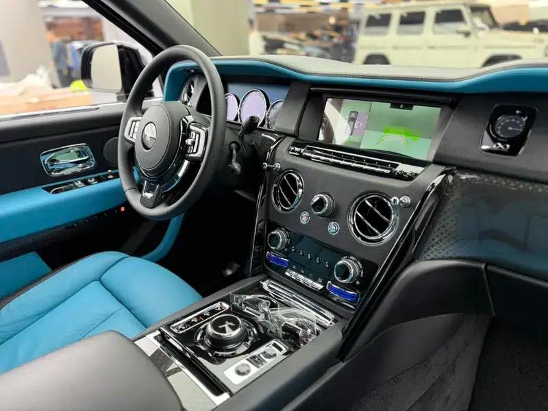 2020 Cullinan Black Badge — миниатюра 10