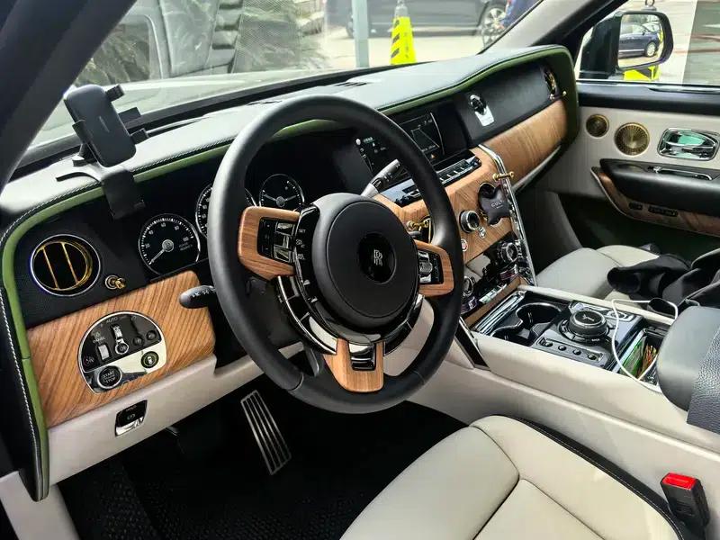 2023 Cullinan 6.7T Automatic AWD 4-seater — миниатюра 11