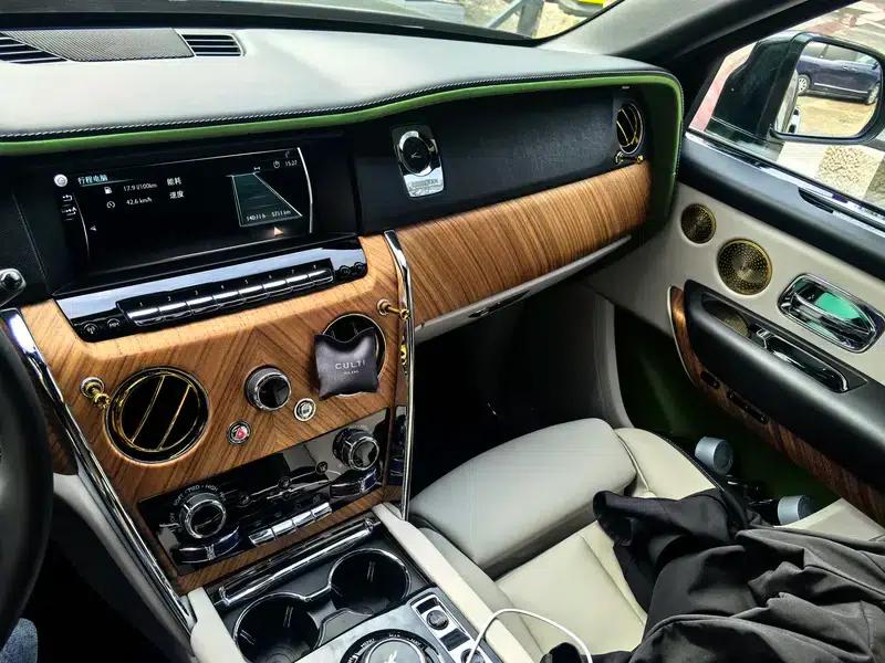 2023 Cullinan 6.7T Automatic AWD 4-seater — миниатюра 9