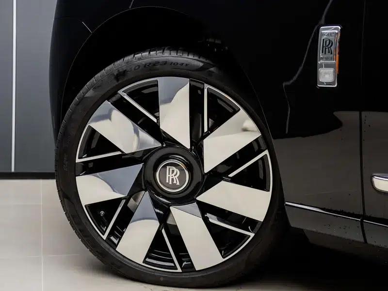 2024 Cullinan, four-seater version — миниатюра 14