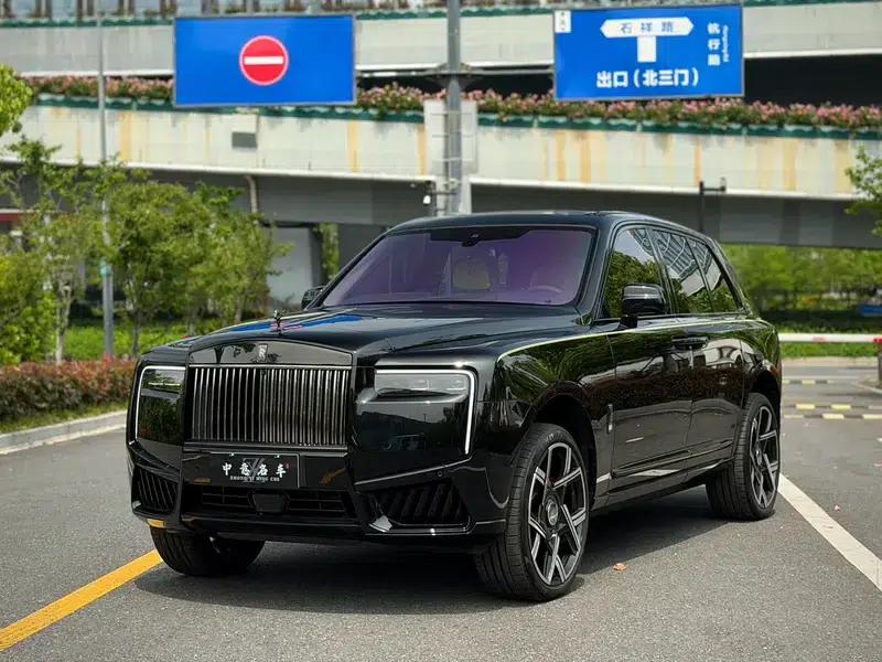 2025 Cullinan Series II Black Badge Disruptor — миниатюра 1