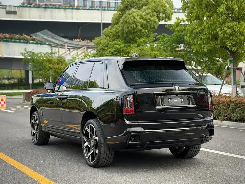 2025 Cullinan Series II Black Badge Disruptor — миниатюра 3