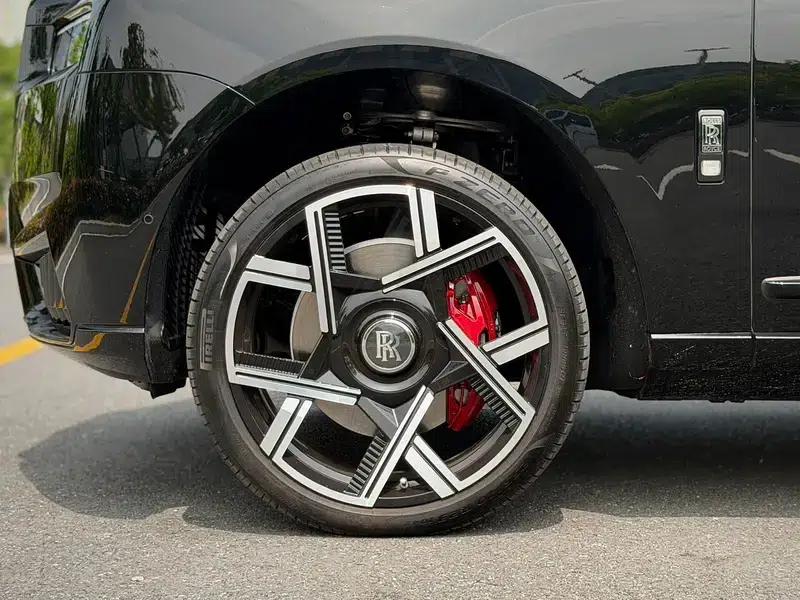 2025 Cullinan Series II Black Badge Disruptor — миниатюра 5