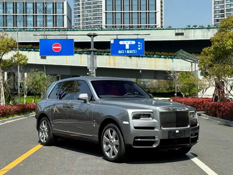 2023 Cullinan 6.7T Automatic AWD 4-seater — миниатюра 3