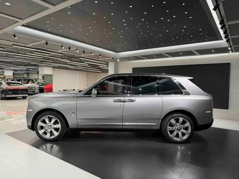 2023 Cullinan 6.7T Automatic AWD 4-seater — миниатюра 4