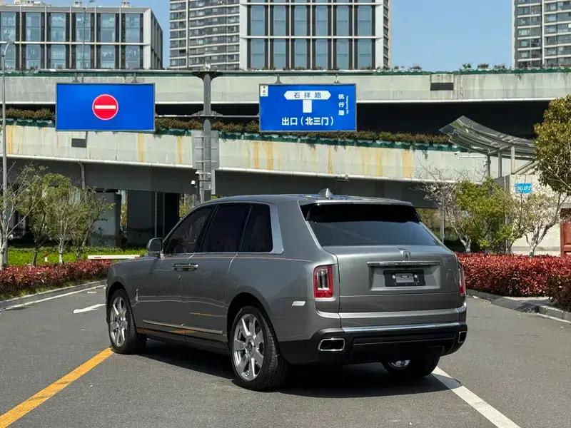 2023 Cullinan 6.7T Automatic AWD 4-seater — миниатюра 5