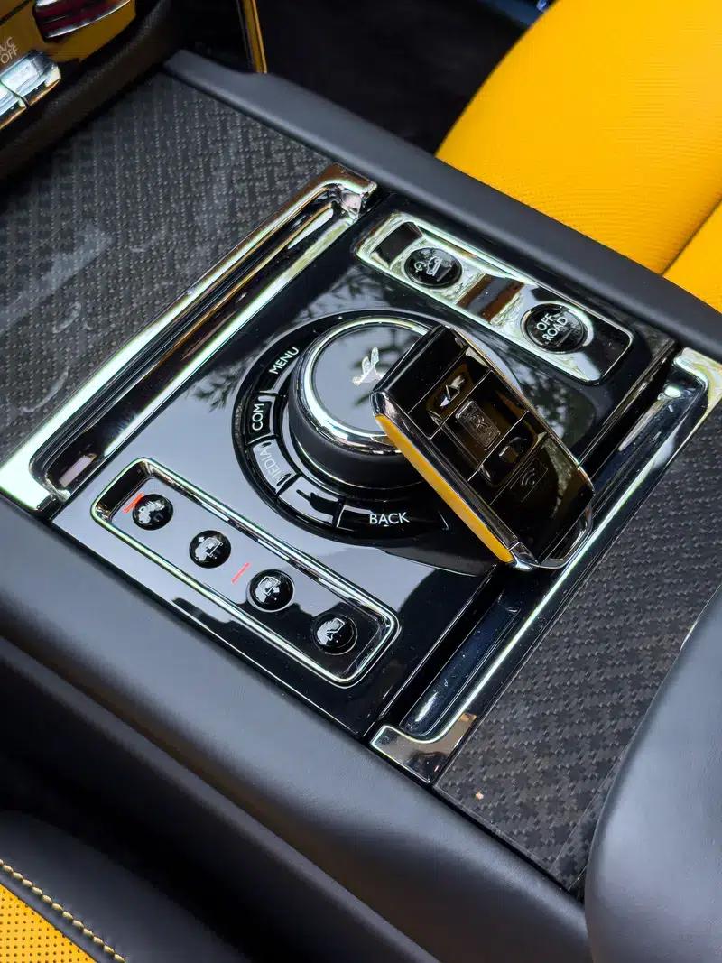 2020 Cullinan Black Badge — миниатюра 14