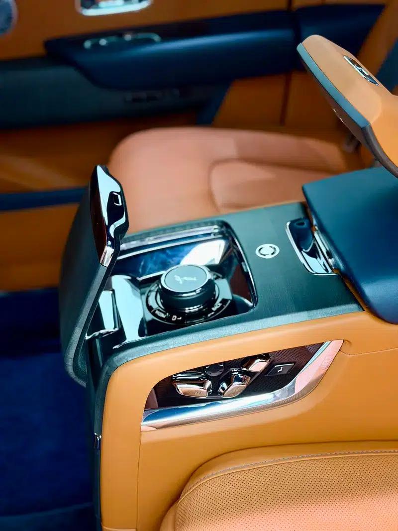 2018 Cullinan, four-seater version — миниатюра 19