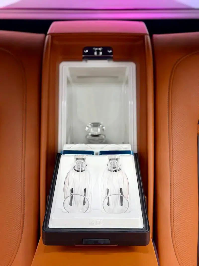 2018 Cullinan, four-seater version — миниатюра 9