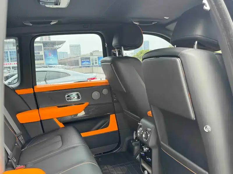 2020 Cullinan Black Badge — миниатюра 27