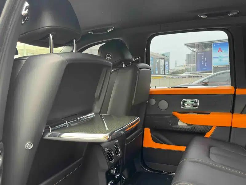 2020 Cullinan Black Badge — миниатюра 8