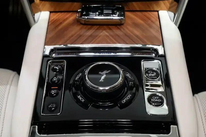 2018 Cullinan, four-seater version — миниатюра 10