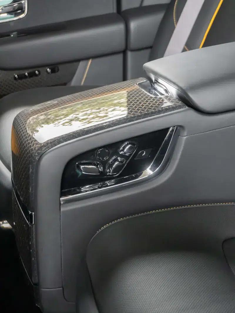 2020 Cullinan Black Badge — миниатюра 15