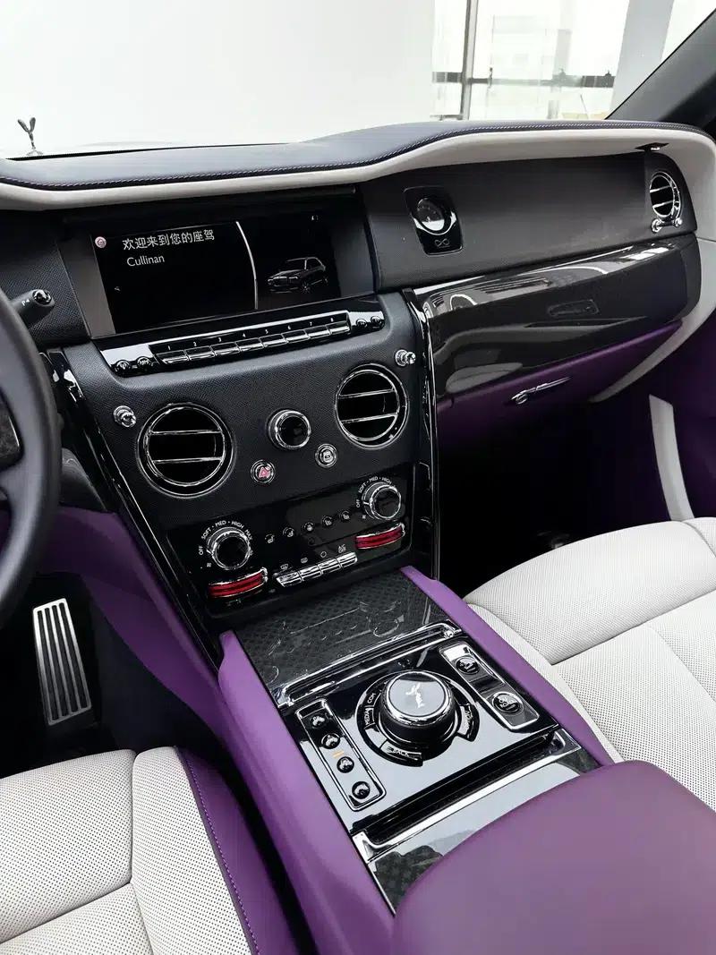 2020 Cullinan Black Badge — миниатюра 10