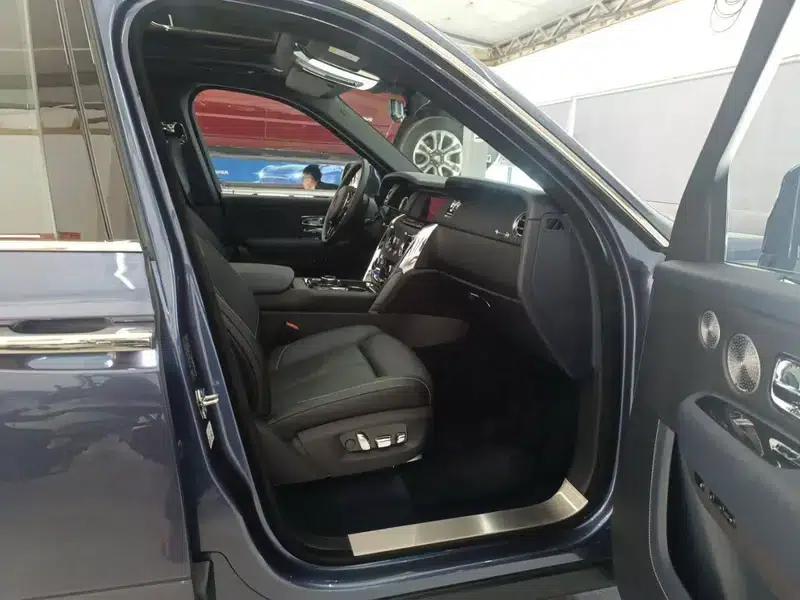 2018 Cullinan, four-seater version — миниатюра 4