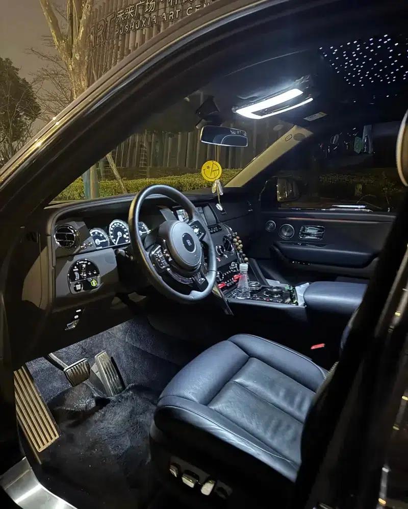 2018 Cullinan, four-seater version — миниатюра 7