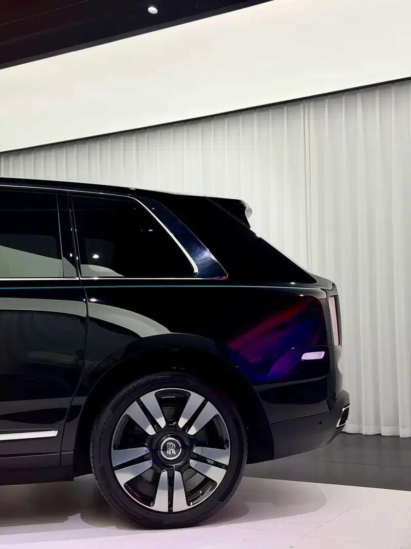 2024 Cullinan, four-seater version — миниатюра 18
