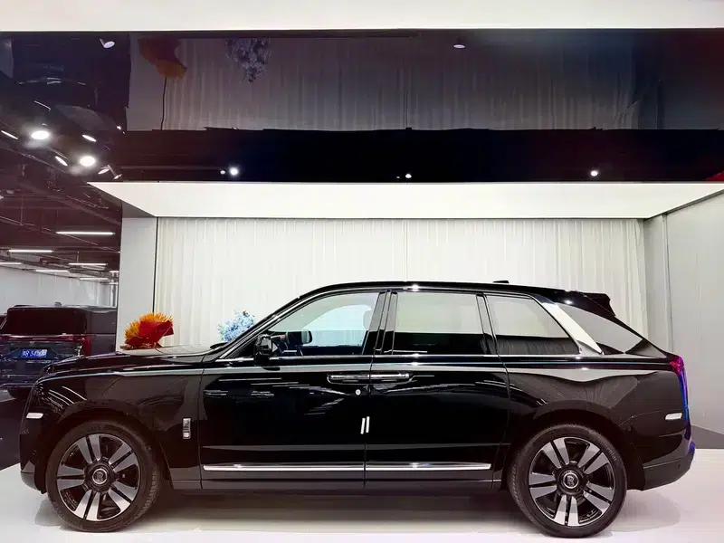 2024 Cullinan, four-seater version — миниатюра 4
