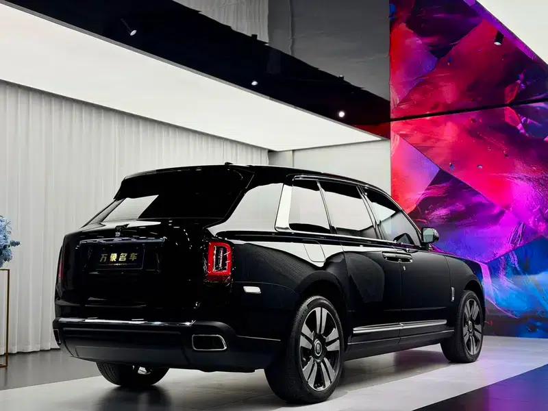 2024 Cullinan, four-seater version — миниатюра 7