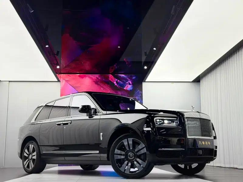 2024 Cullinan, four-seater version — миниатюра 10
